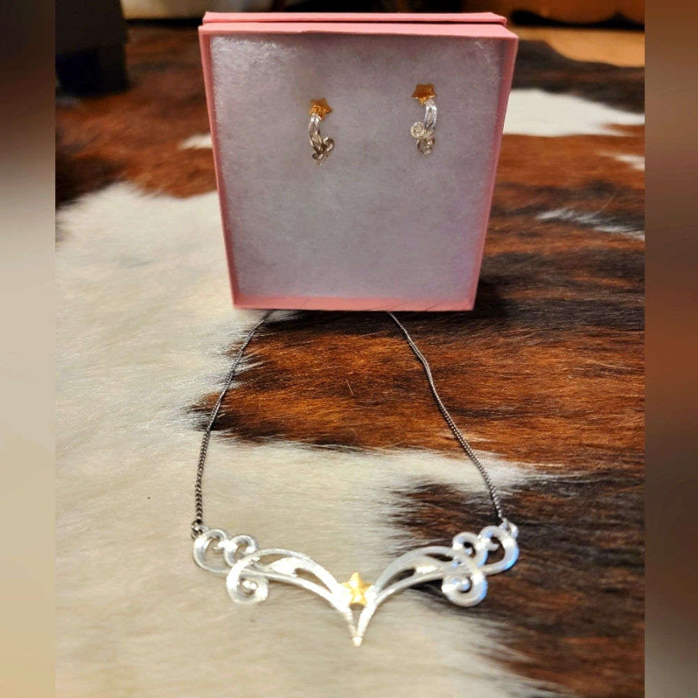 Ladies Justin Western Silver and Gold Star Earring and Necklace set